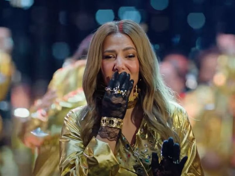 مسلسل عايشة الدور الحلقة الأخيرة.. عايشة تقدم العرض المسرحي وحازم يطلب الزواج منها