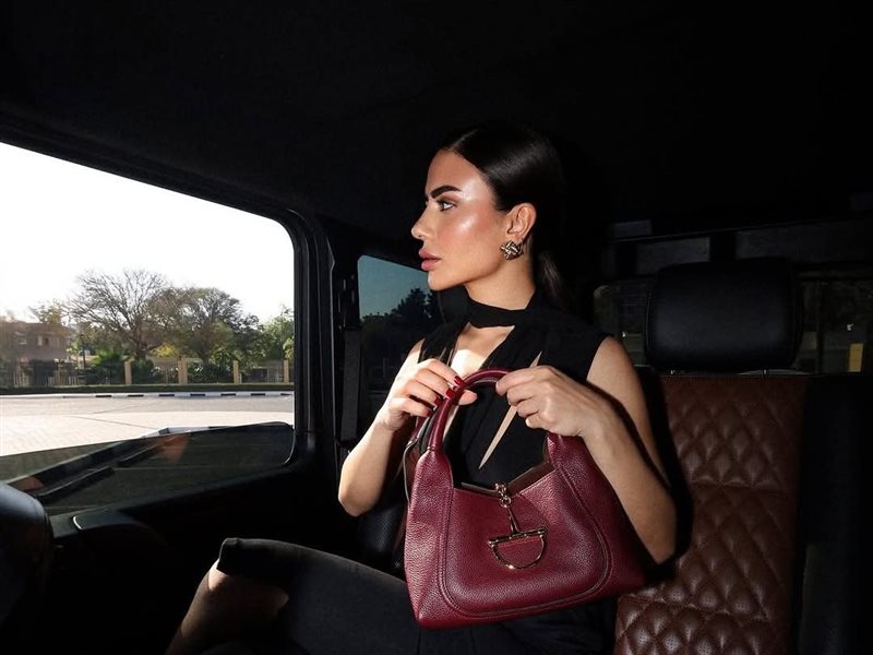 ببصمة غوتشي.. ديما الأسدي تتألق بأناقة استثنائية 