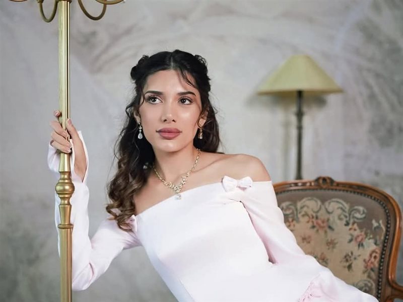 بنين ستارز تخطف الأنظار بإطلالة فيكتورية في أحدث جلسة تصوير 