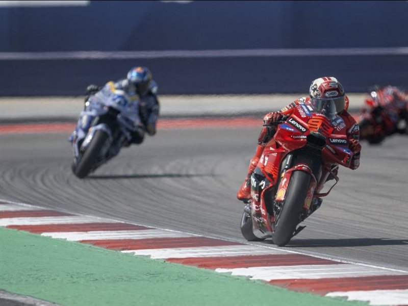 ماركيز يتحدى الزمن ومارتين يعود إلى الحلبة مواجهة مثيرة في جائزة قطر الكبرى