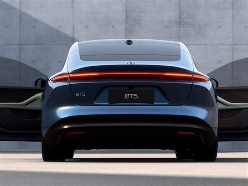 NIO ET5 سيارة كهربائية تجمع بين الأداء العالي والابتكار المستقبلي