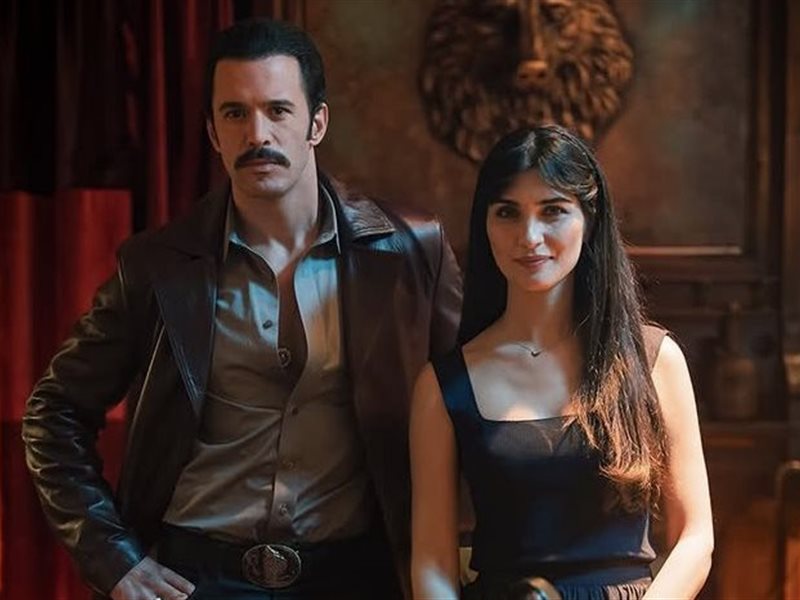 أول ظهور لتوبا بويوكستون وباريش أردوتش من كواليس 