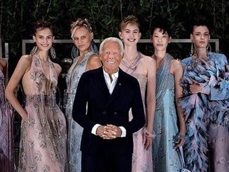جورجيو أرماني يحتفل بمرور 20 عامًا على إطلاق “Armani Privé” بمعرض فاخر في ميلانو
