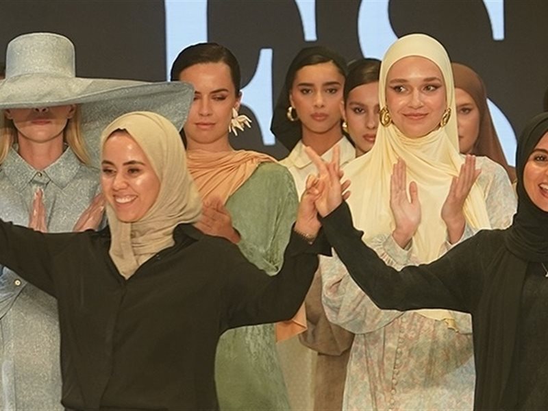 دار أزياء LES تشعل الأضواء في أسبوع الموضة المحتشمة بأبوظبي 