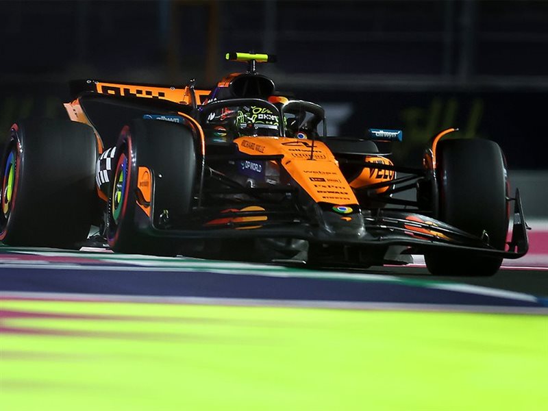 مكلارين يهيمن على تجارب جدة الحرة ونوريس يتصدر بفارق ضئيل أمام بياستري