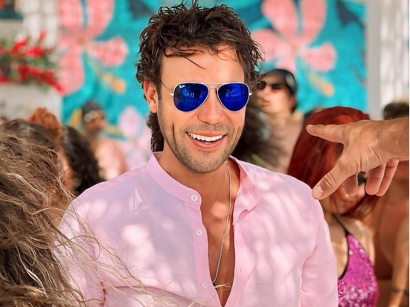 محمد إمام يحتفل بتصدر فيلم 