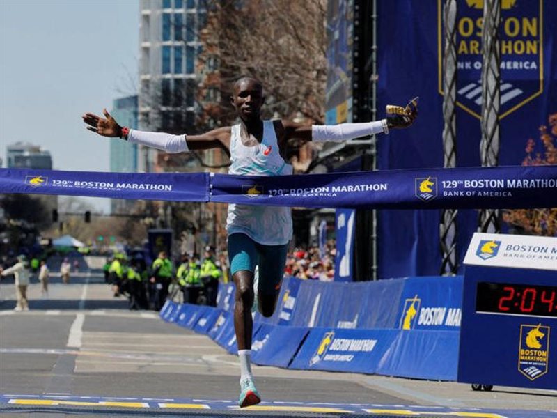 الكينيون يسطون على ماراثون بوسطن 2025 بفضل كورير ولوكيدي