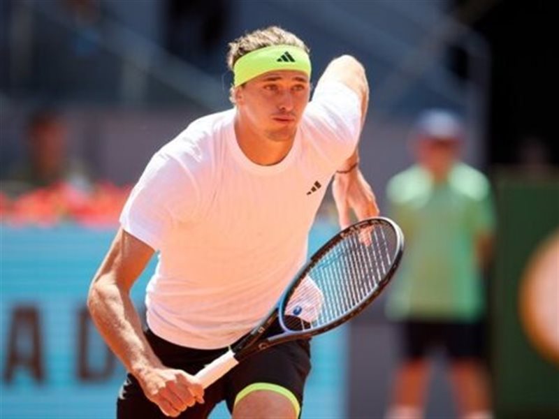 نجوم التنس يتألقون في مدريد وسط انسحابات ومفاجآت مثيرة