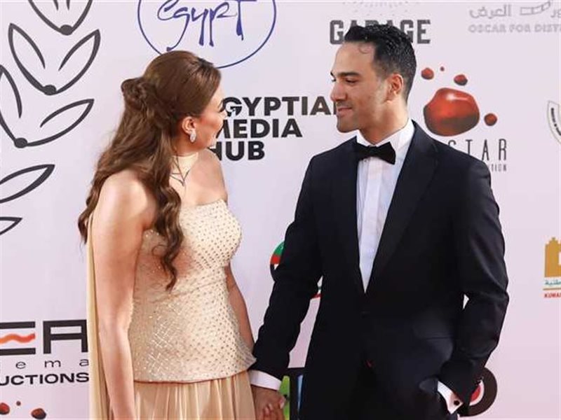 بشرى وزوجها خالد حميدة يخطفان الأضواء على ريد كاربت مهرجان الإسكندرية للفيلم القصير