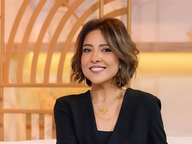 مى كساب تستعيد ذكرياتها بصورة مع أول شخص دعم موهبتها 