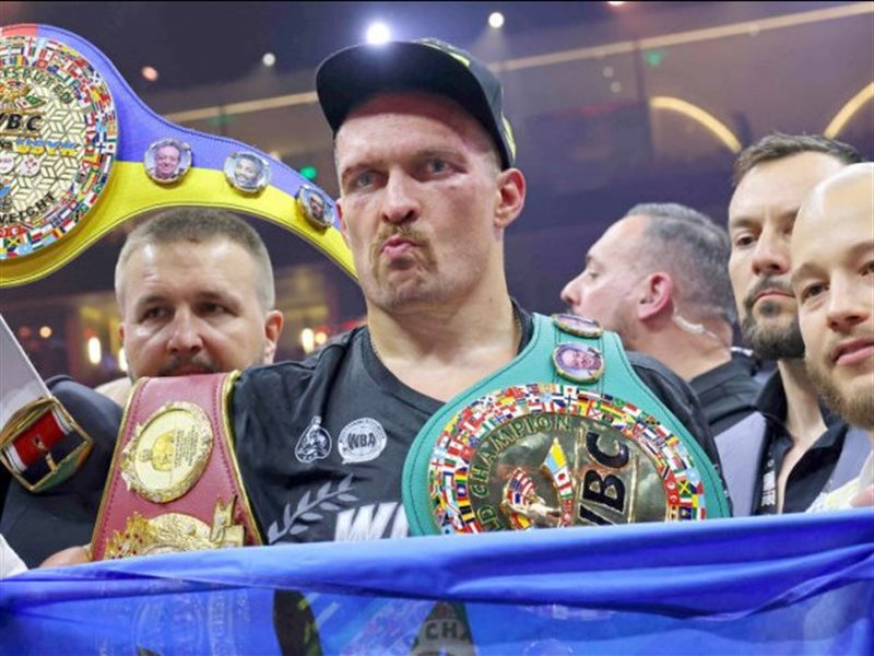 أوسيك ضد دوبوا معركة توحيد الألقاب على أرض ويمبلي