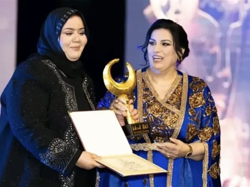 عبير الترهوني تفوز بجائزة الهلال الذهبي كأفضل ممثلة كوميدية عن 