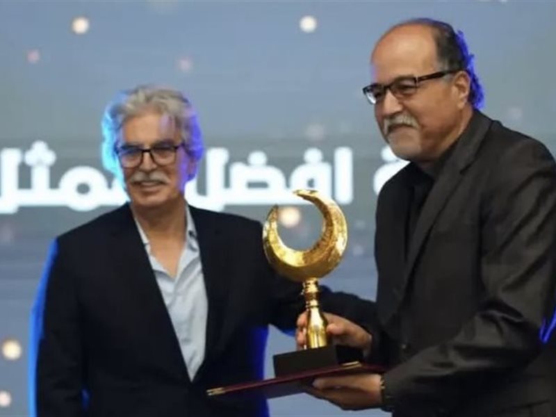 أنور البلعزي يفوز بجائزة الهلال الذهبي كأفضل ممثل عن دوره في