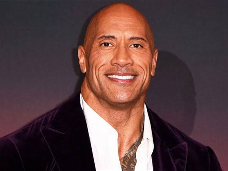  ذا روك بملامح غير مألوفة في The Smashing Machine