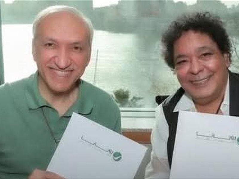 بالصور.. محمد منير يعود إلى روتانا بألبوم جديد