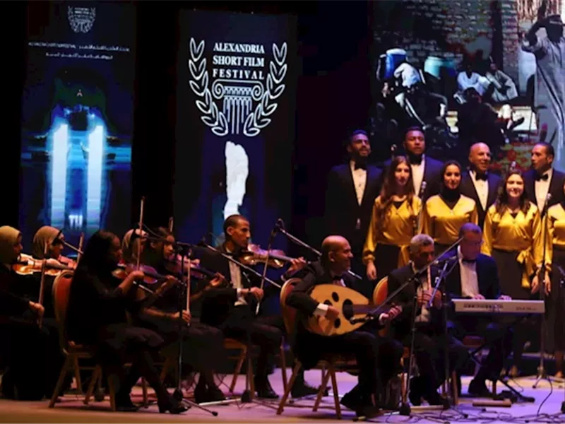 فرقة الأنفوشي تتألق في ختام مهرجان الإسكندرية للفيلم القصير بألحان تراثية