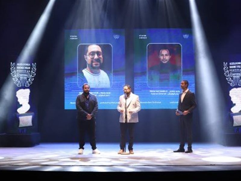 إهداء درع مهرجان الإسكندرية للفيلم القصير إلى الدكتور يوسف العميري