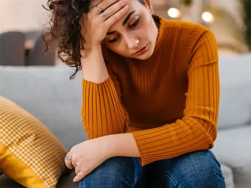 منها دهون البطن وألم الكتف والنسيان.. علامات خفية تكشف تعرضك للتوتر 