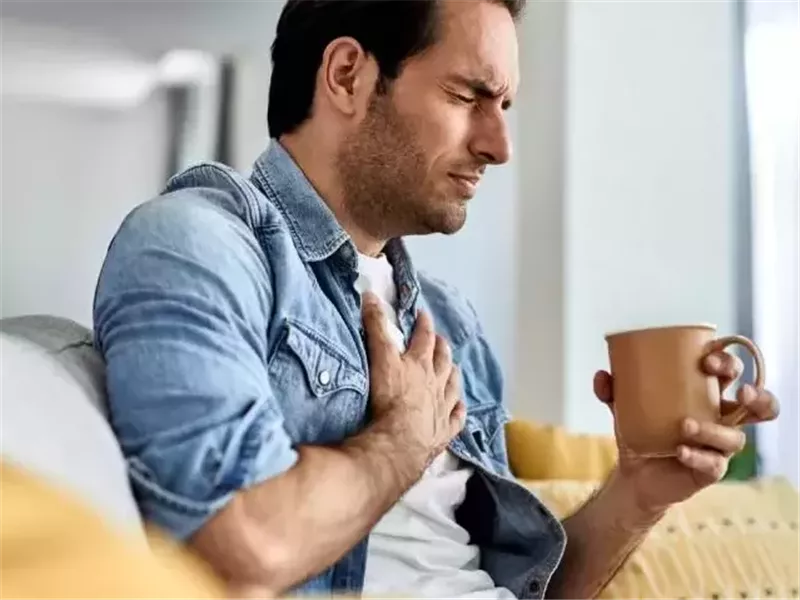 حرقة المعدة تمنعك من النوم ليلا؟.. ثلاث طرق طبيعية للوقاية منها 