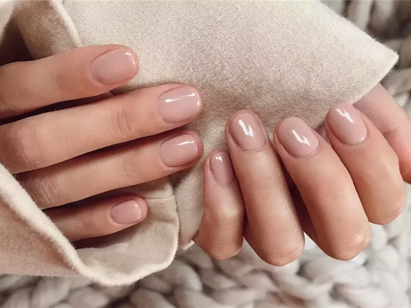 أفضل درجات طلاء أظافر بلون نيود يناسب جميع ألوان البشرة 