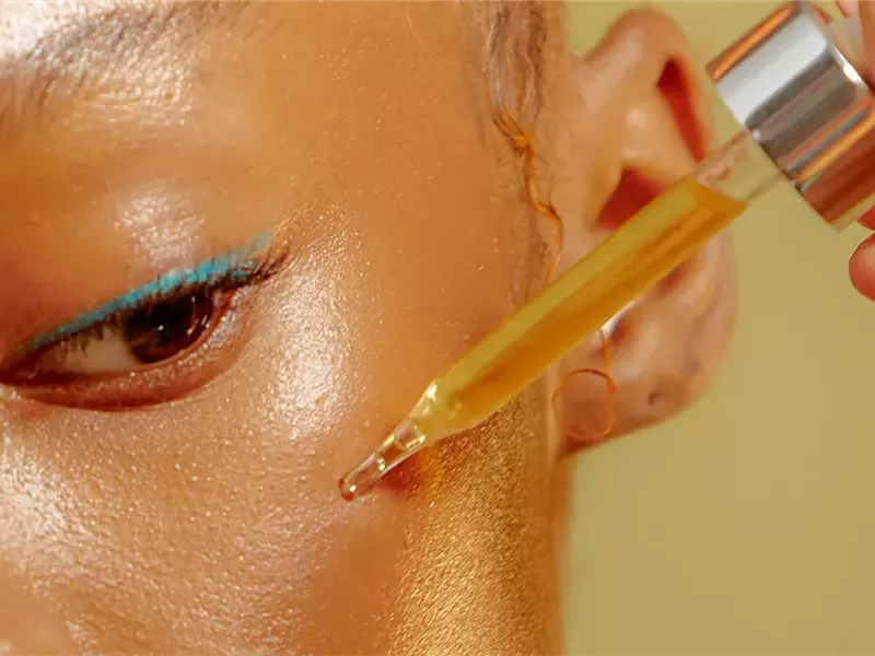 للحصول على بشرة مثالية.. إليك أفضل طريقة لاستخدام حمض الهيالورونيك 