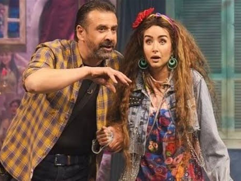 كريم عبد العزيز يتألق مجددًا على المسرح في 