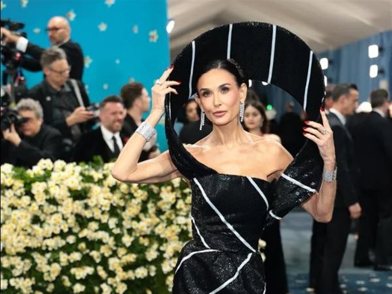 ديمي مور وجينا أورتيغا ونيكول كيدمان يخفطن الأضواء في حفل ميت غالا 2025 