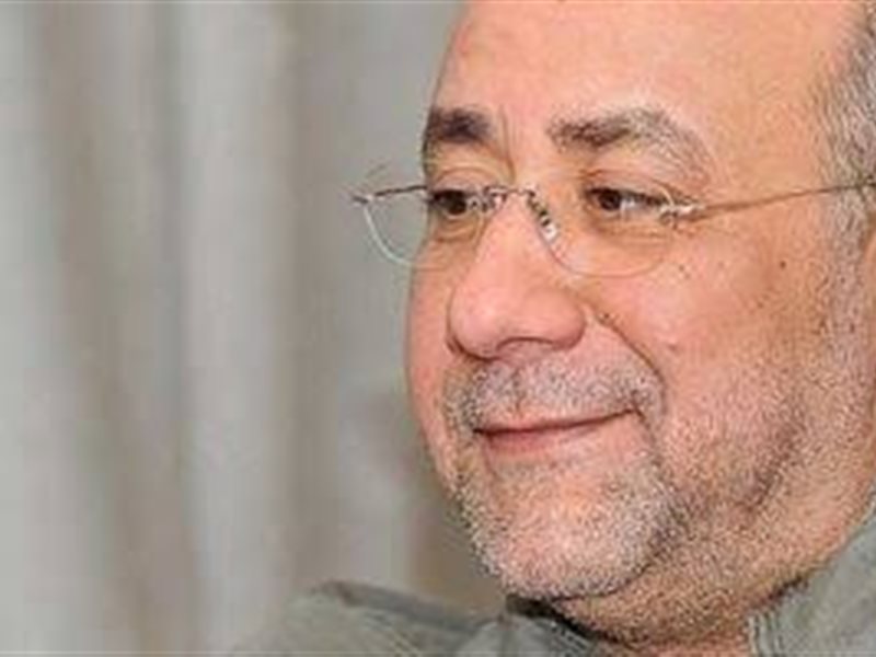 الشاعر بهاء الدين محمد يطمئن جمهوره بعد عملية بسيطة ويطلب الدعاء 