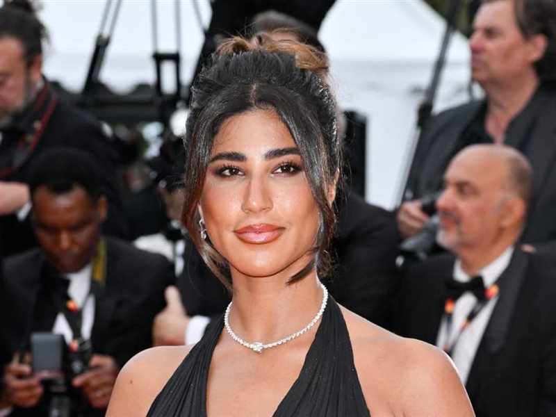 ليلى عبدالله تخطف الأنظار في مهرجان كان بإطلالة تحمل توقيع رامي قاضي وفخامة شوبارد 