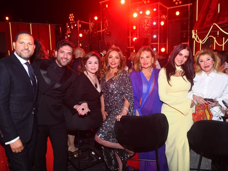 الأحمر يطغي على الأجواء.. مشاهد من حفل خطوبة ابنة باسل سماقية بحضور نجوم الفن والمجتمع