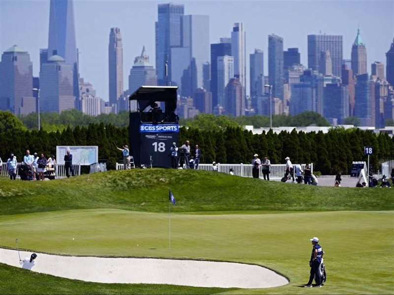 دب يقتحم ملاعب الغولف في اليابان وينهي البطولة مبكرًا