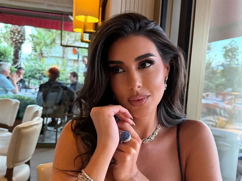 ياسمين صبري تخطف الانظار  بالدنيم  من توقيع  