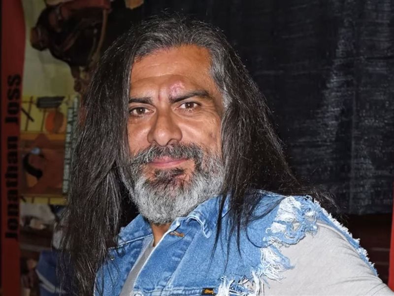 وفاة الفنان جوناثان جوس بعد تعرضه لإطلاق النار عن عمر 59 عامًا