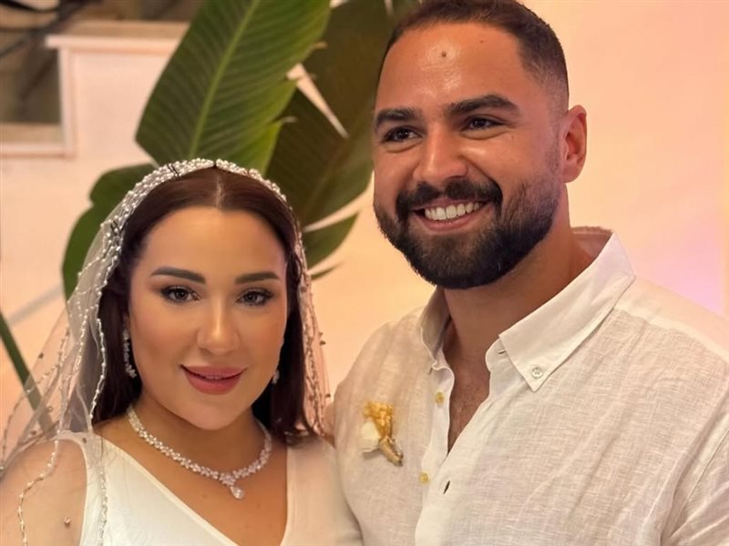 اسماء شريف منير تعلن عن عقد قرانها