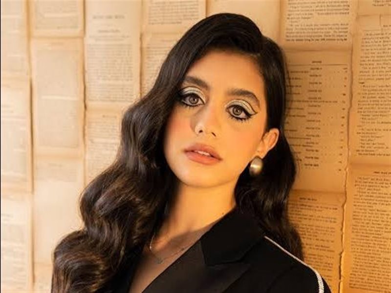 ياسمين العبد تحتفل بعيد ميلادها ال 19 وتستعيد ذكريات الطفولة 