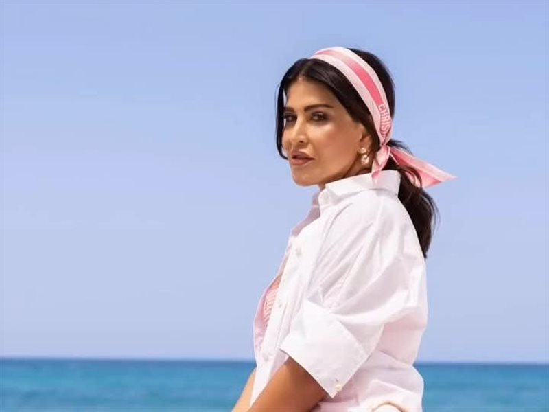 ببصمة ديور.. جومانا مراد تخطف الأنظار بإطلالة صيفية أنيقة