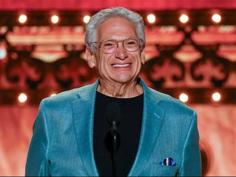 تعرف على Harvey Fierstein الحائز على أربع جوائز في حفل Tony awards
