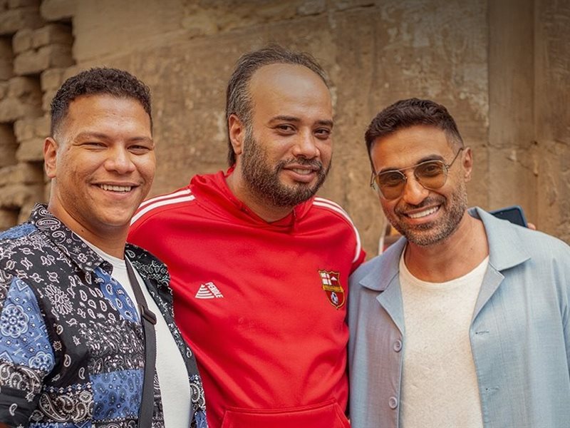 صور جديدة لأحمد فهمي وحاتم صلاح من كواليس مسلسل 