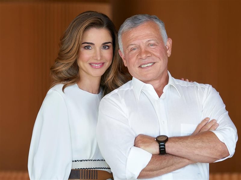 الملكة رانيا والملك عبد الله الثاني يحتفلان بالذكرى الـ32 لزواجهما بصورة رومانسية