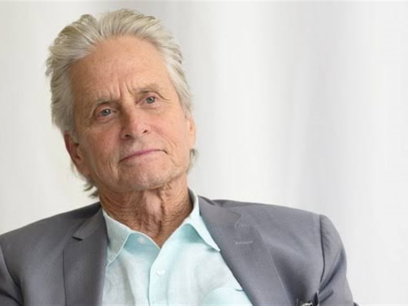 مايكل دوجلاس يحضر مهرجان كارلوفي فاري لتقديم فيلمه المرمم حديثا 