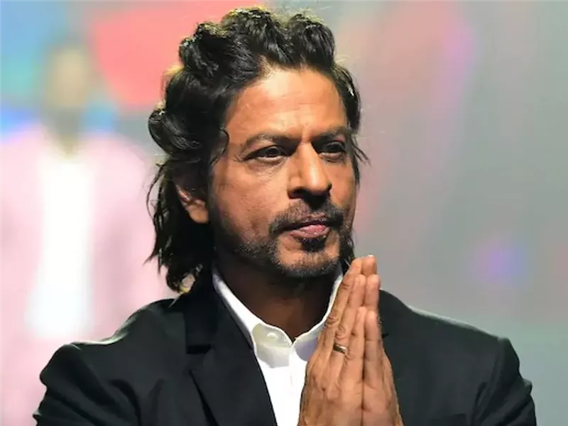 بعد حادث الطائرة المنكوبة بالهند.. رسائل مؤثرة من شاروخان وعامر خان لأسر الضحايا والمتضررين 