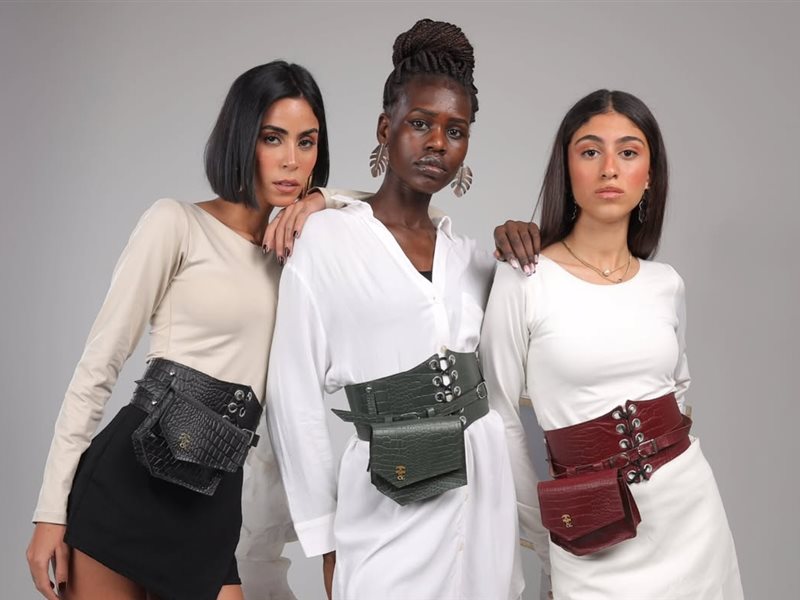 مصممة حقائب لـ 