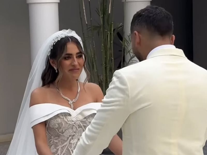 الصور الاولي من زفاف المؤلفة منة القيعي والفنان يوسف حشيش 