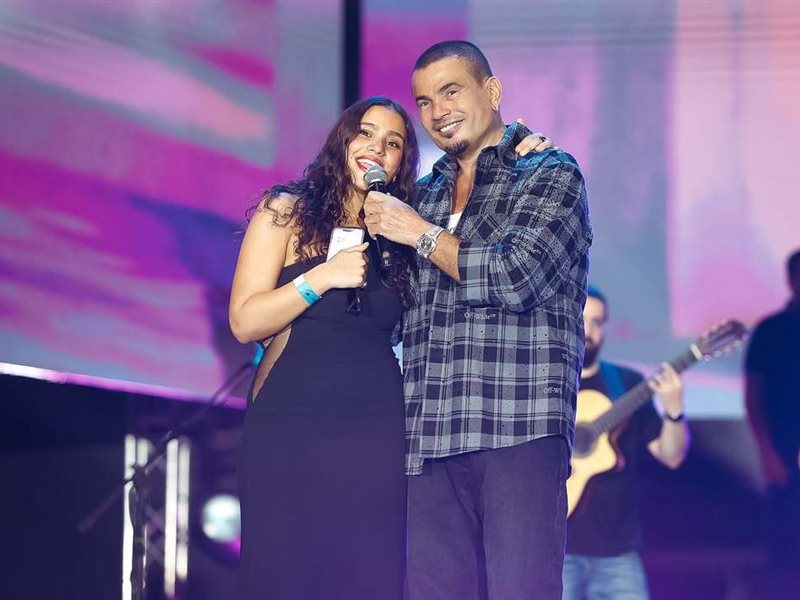 صور.. عمرو دياب يستضيف ابنته جنا في الاستوديو بإجازتها الصيفية 