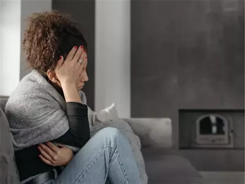 7  أشياء تفعلها عندما تشعر بالتوتر تزيد آلام القولون العصبي 