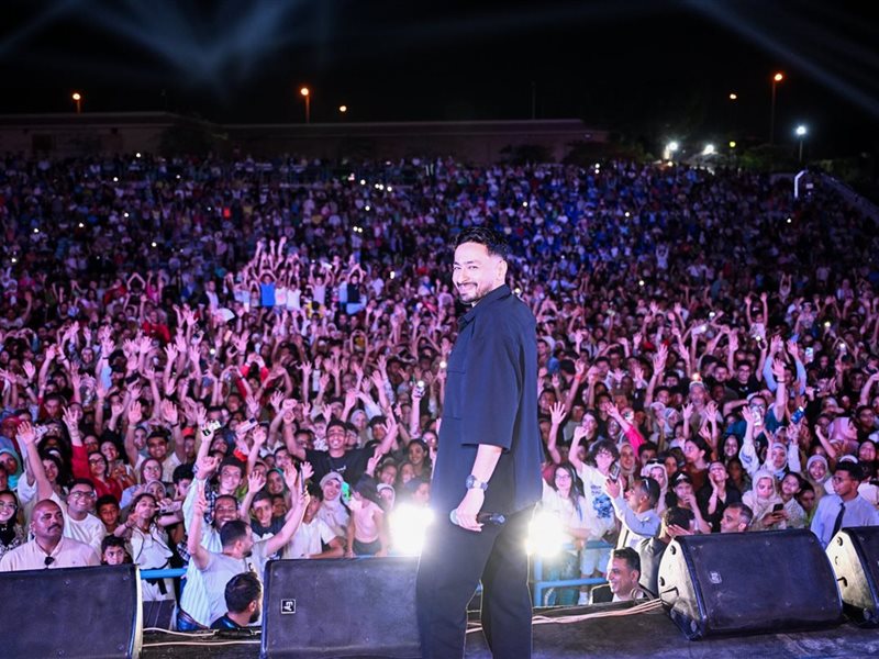 صور .. جمهور حمادة هلال في بتروسبورت بالالاف