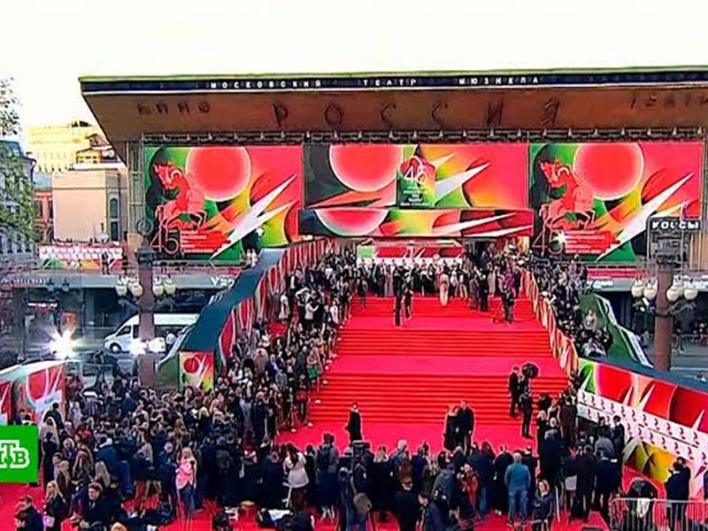 رغم الضغوط عليه .. موسكو السينمائي يجمع ضيوف من ٥٠ دولة حول العالم