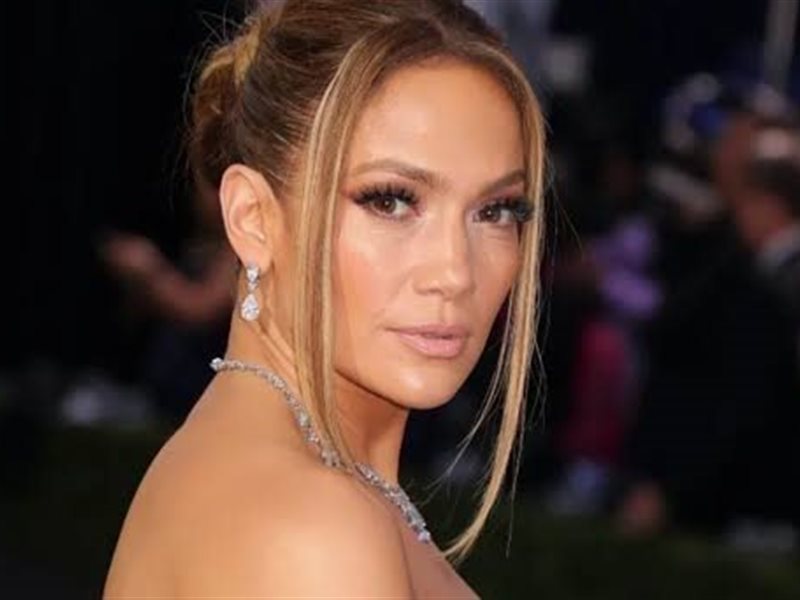 عمرو دياب وچينيفر لوبيز ونخبة من أقوى النجوم يشعلان صيف 2025 في مصر ولبنان ودبي 