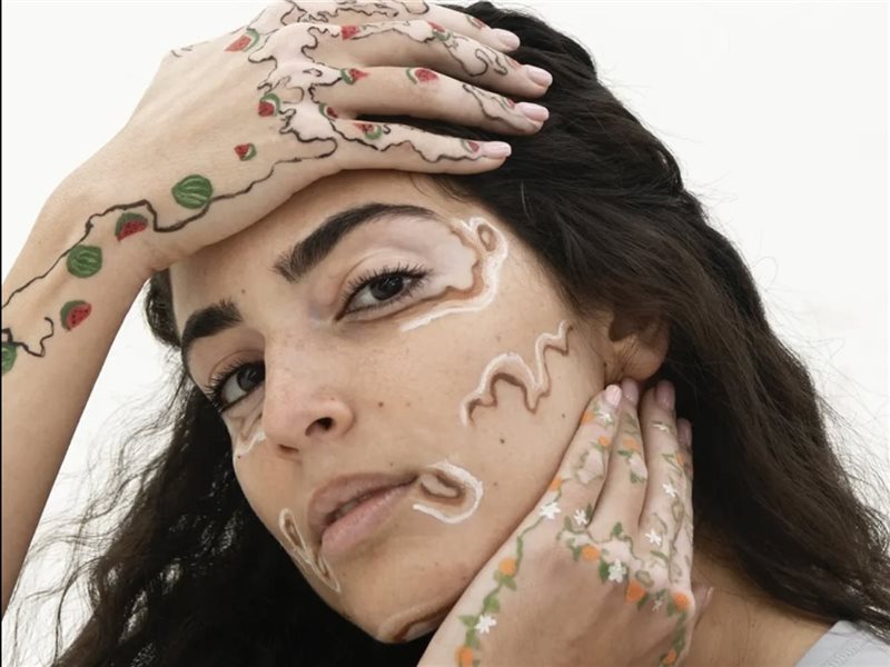 سجا الكيلاني تحوّل البهاق من ضعف إلى فن.. وتُطلق مشروع “Dear Vitiligo” برسالة حب الذات 