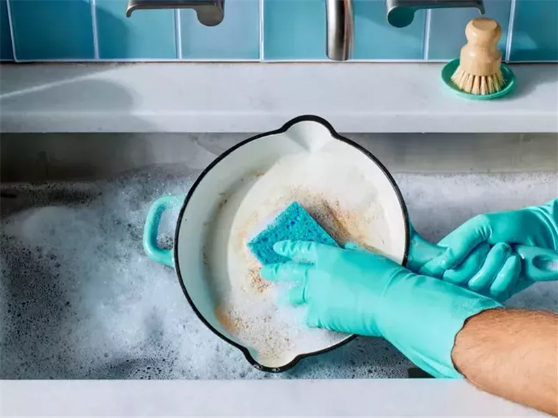 4 أخطاء تدمر أواني الطهي المصنوعة من الحديد الزهر 